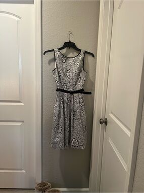 Maggy London Sleeveless Black and White Floral A-Line Dress